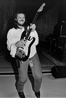 How tall is Travis Tritt?